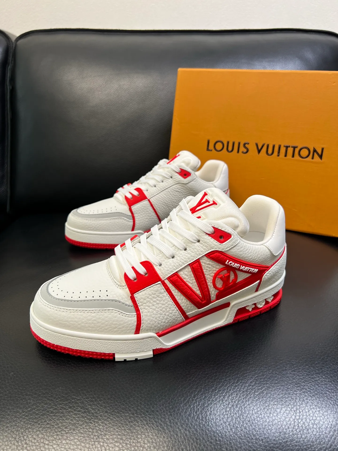 Men's shoes 💰900 Lv top purchasing agent Louis Vuitton, sports sneakers counter synchronization, uppers imported from Italy, high-quality splicing colorful complex crafts, imported mesh pads are soft and comfortable, soles: original soles specially provided by the original factory, T men's shoes 💰U exclusive movable molded soles super comfortable, original factory and single goods, high quality, welcome to compare, code number 39-44 (customized 38 45)